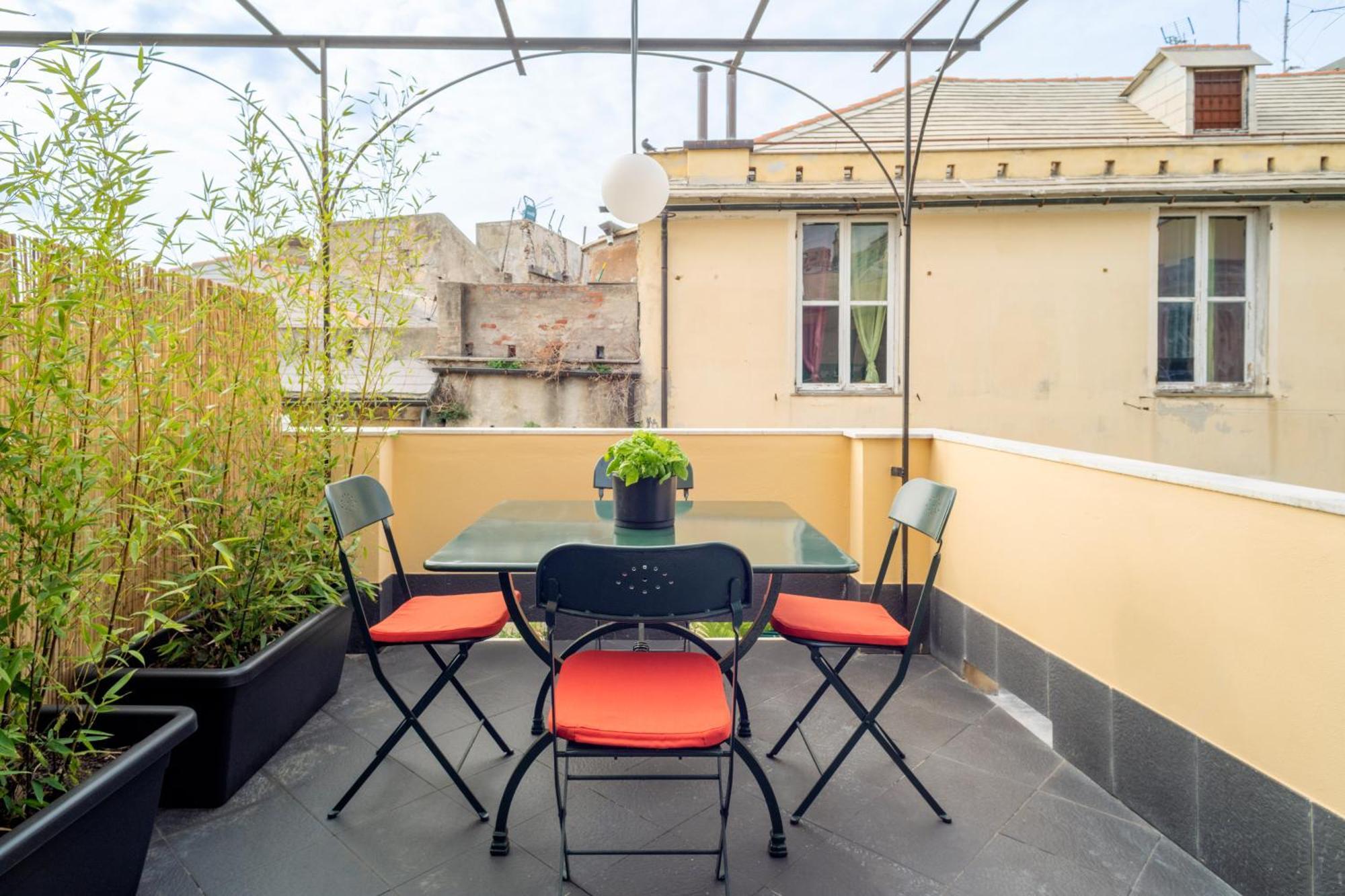 Cosy Apartment With Terrace Cenova Dış mekan fotoğraf